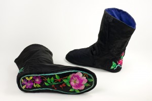 The Muslim Sala peoples originated in Samarkand but moved into China in the 14th century. These socks reflect the blending of Chinese and Central Asian cultures. Zhao Ga Mei made these socks with embroidered soles to be worn at home during prayers which in accordance with Islam require the removal of one’s shoes.