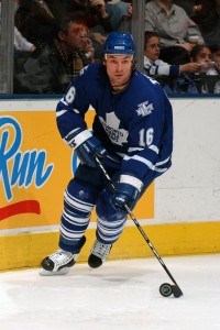 Darcy Tucker snacking